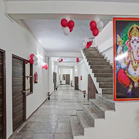 Hotel O Avs Hotel & Restaurant Noida Bagian luar foto
