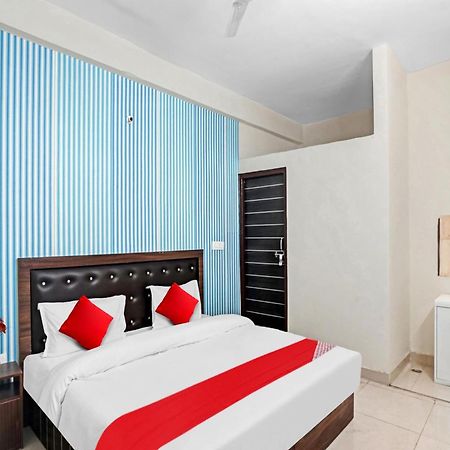 Hotel O Avs Hotel & Restaurant Noida Bagian luar foto