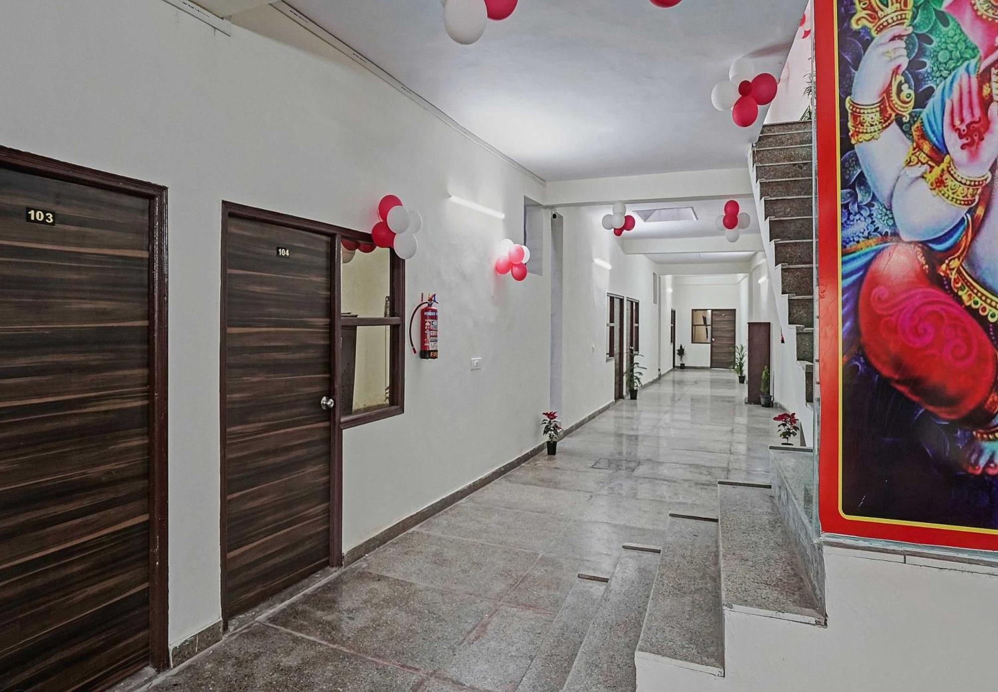 Hotel O Avs Hotel & Restaurant Noida Bagian luar foto