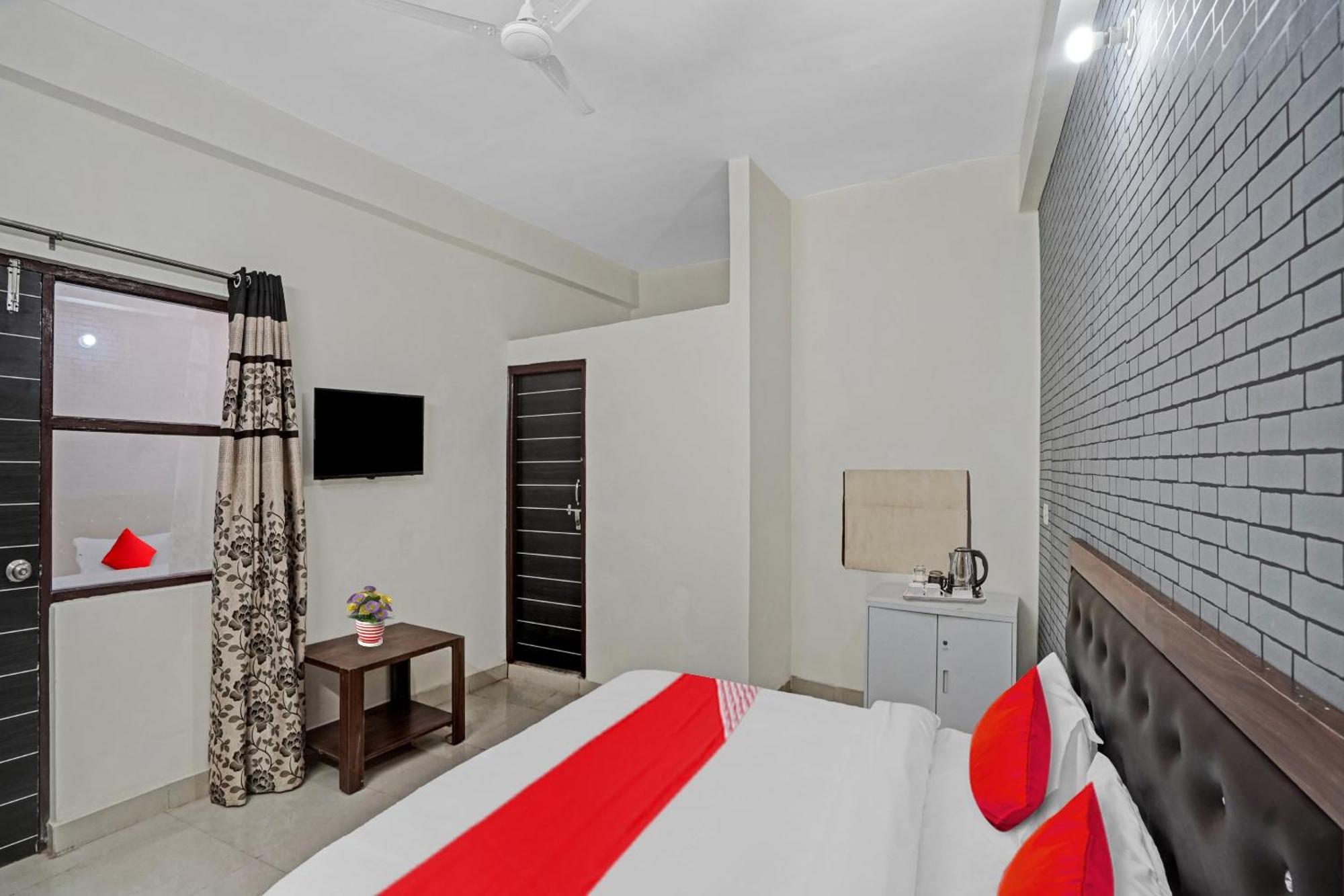 Hotel O Avs Hotel & Restaurant Noida Bagian luar foto