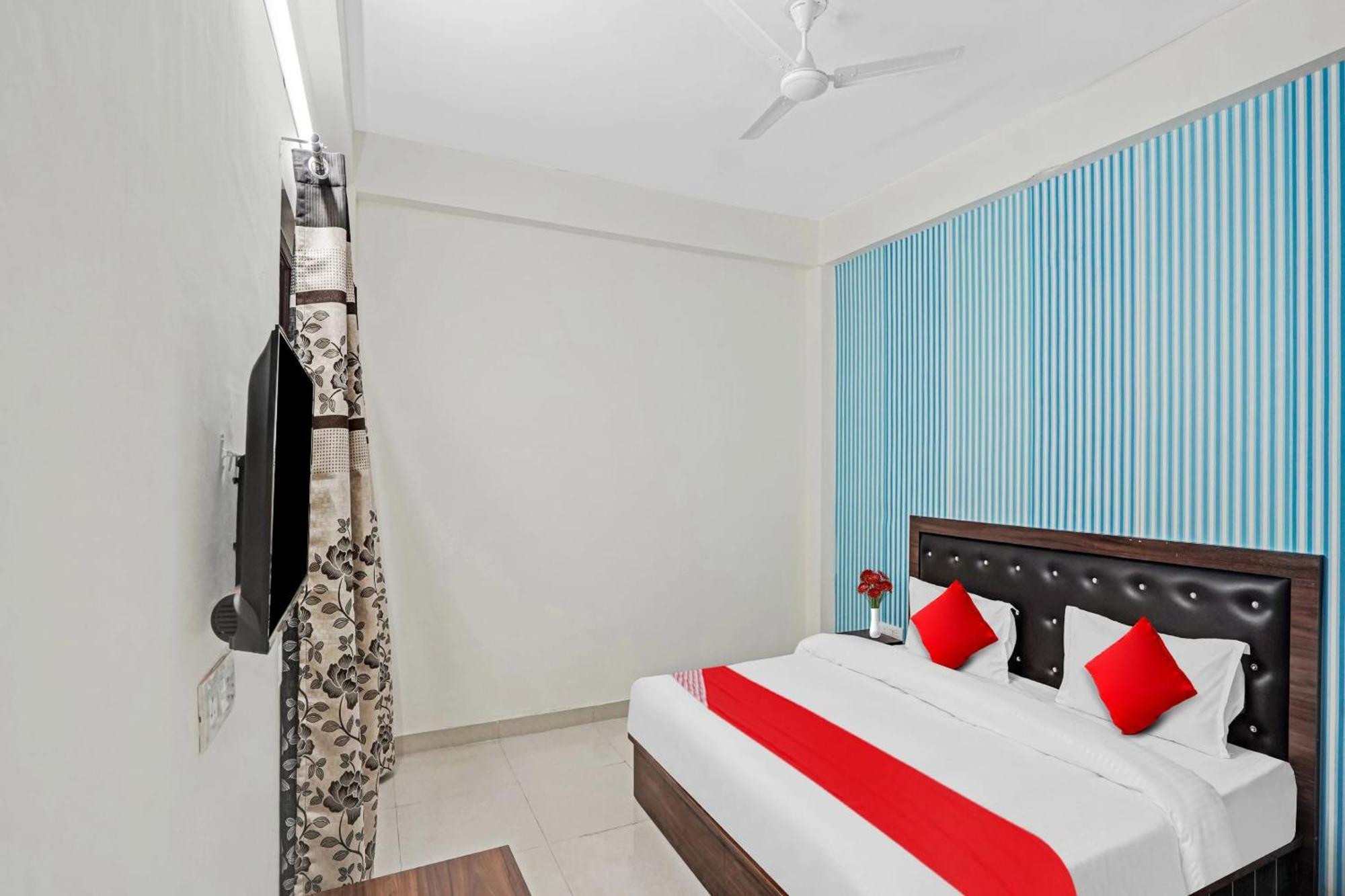 Hotel O Avs Hotel & Restaurant Noida Bagian luar foto