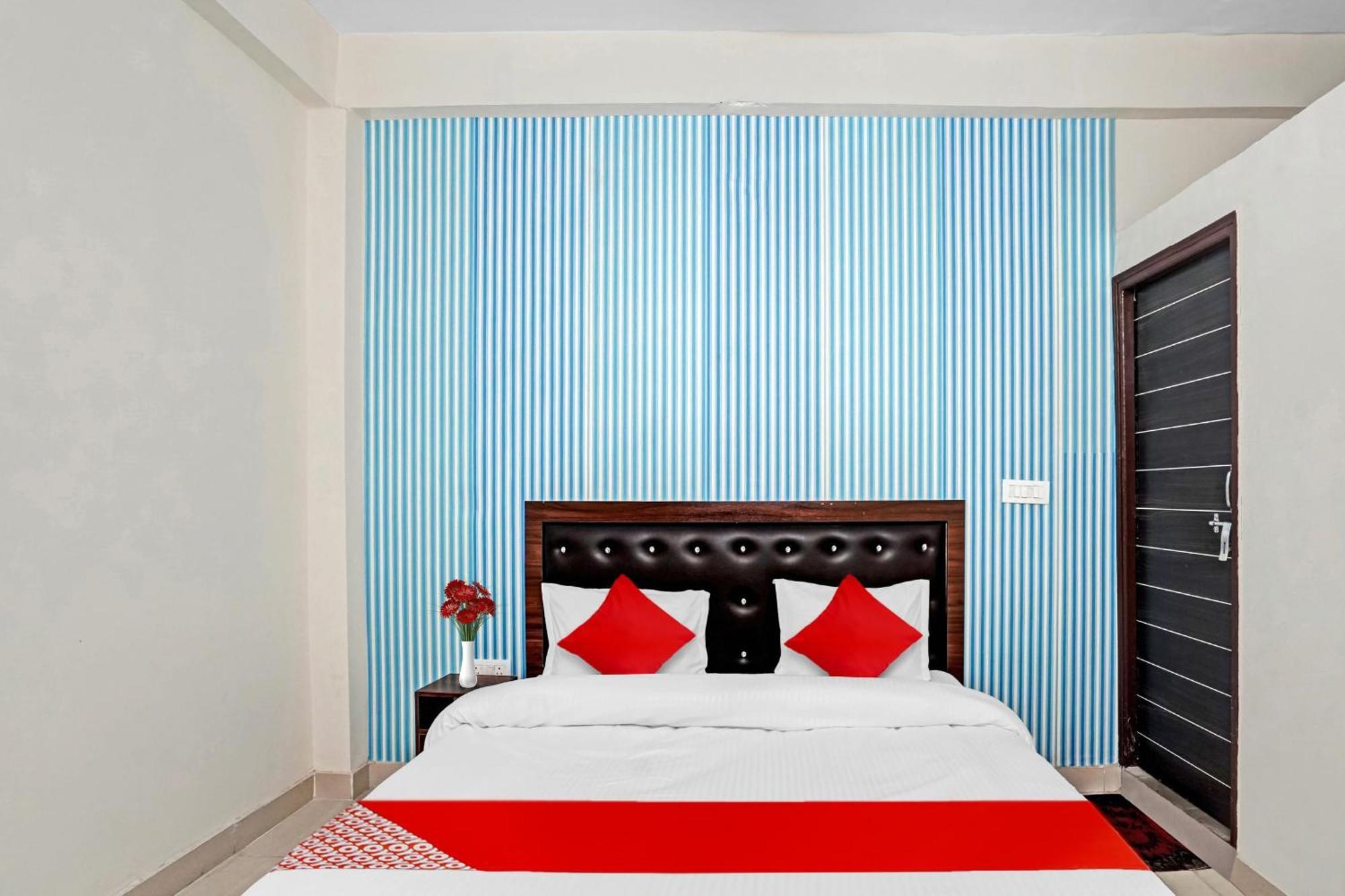 Hotel O Avs Hotel & Restaurant Noida Bagian luar foto