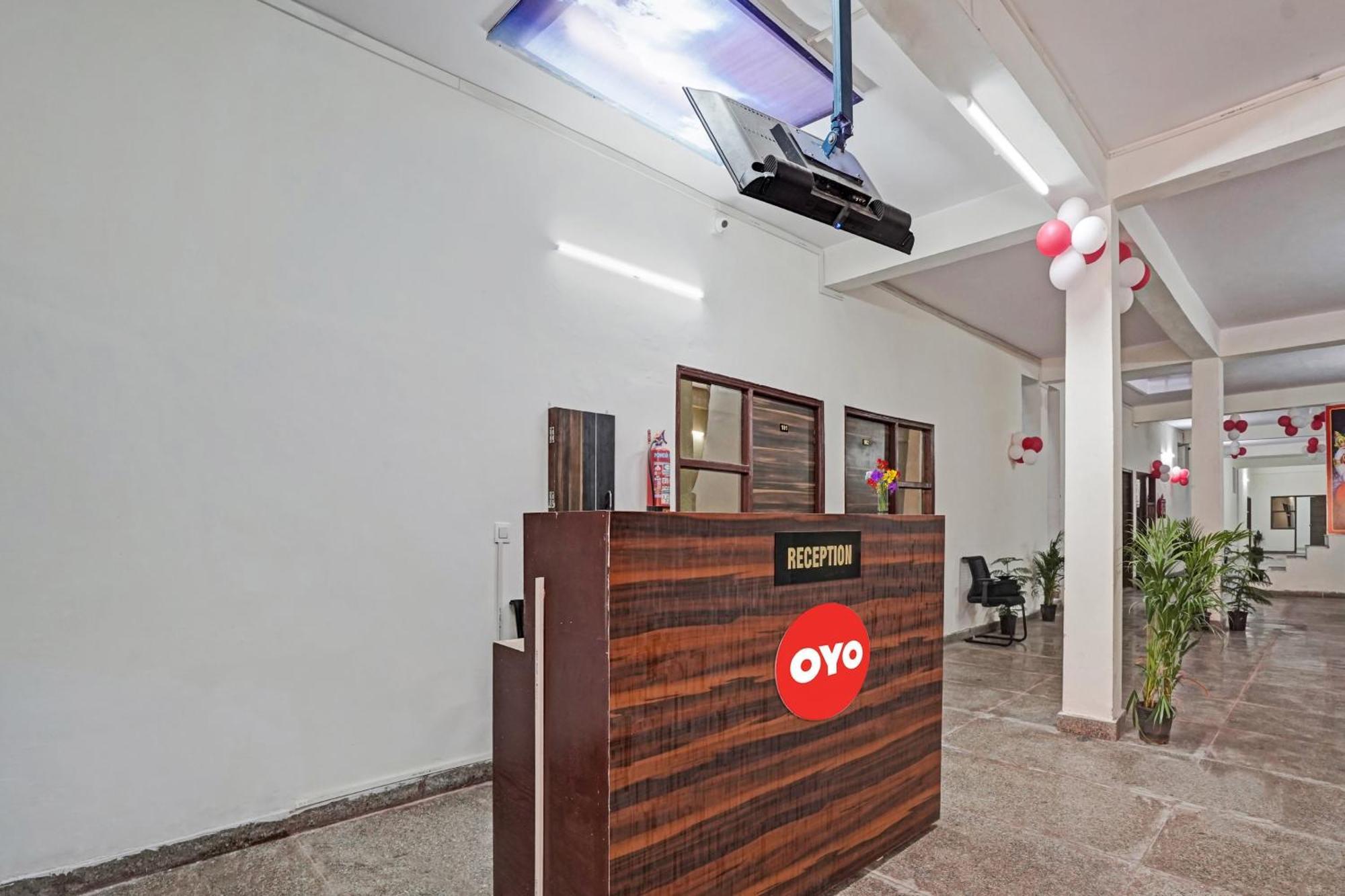 Hotel O Avs Hotel & Restaurant Noida Bagian luar foto