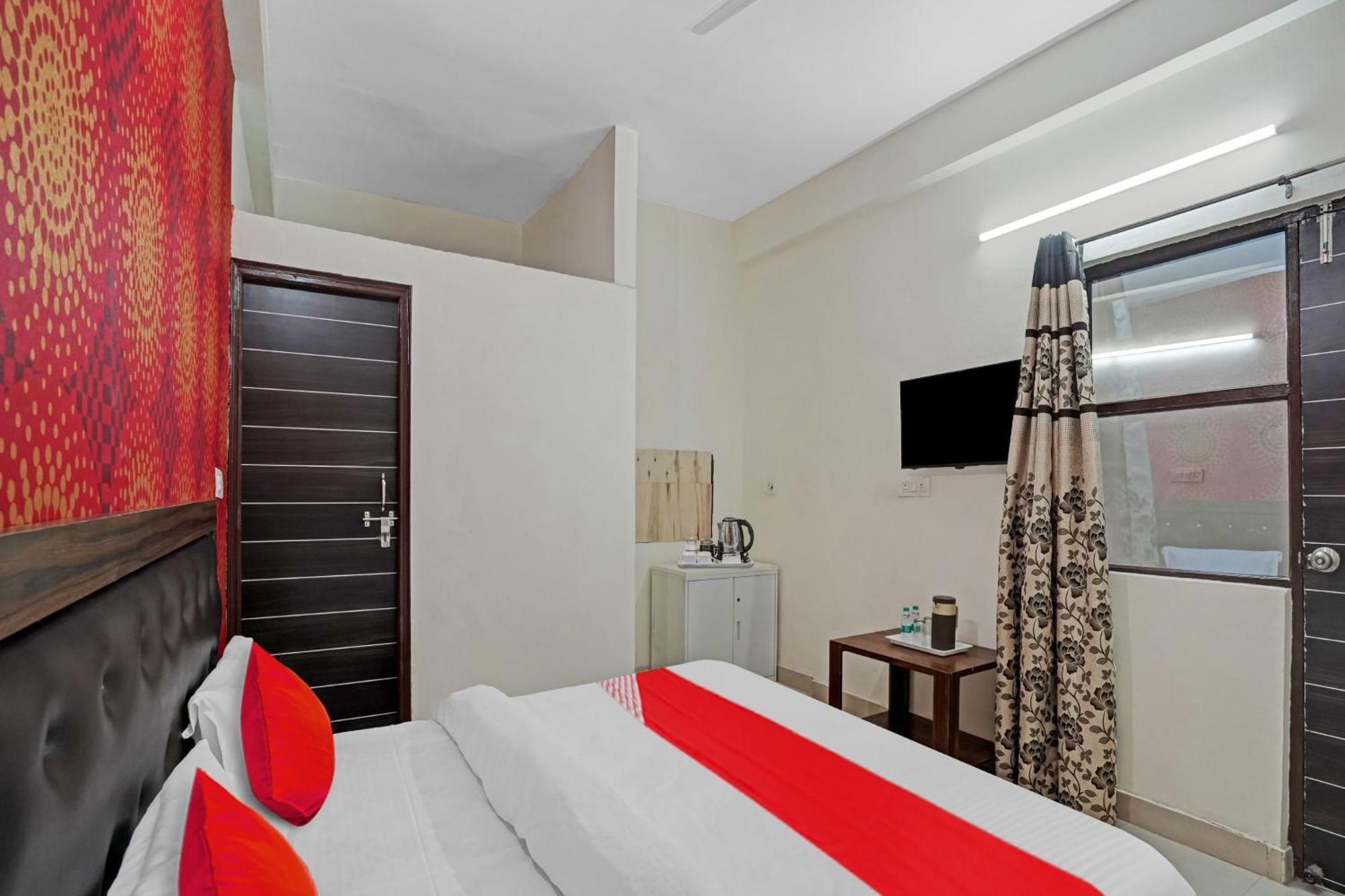 Hotel O Avs Hotel & Restaurant Noida Bagian luar foto