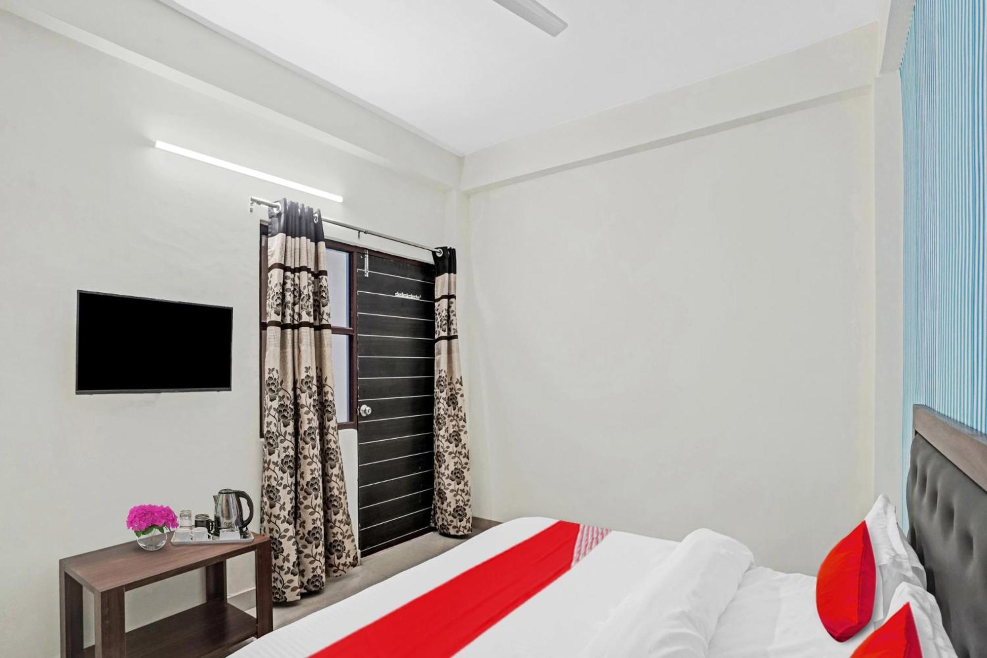 Hotel O Avs Hotel & Restaurant Noida Bagian luar foto