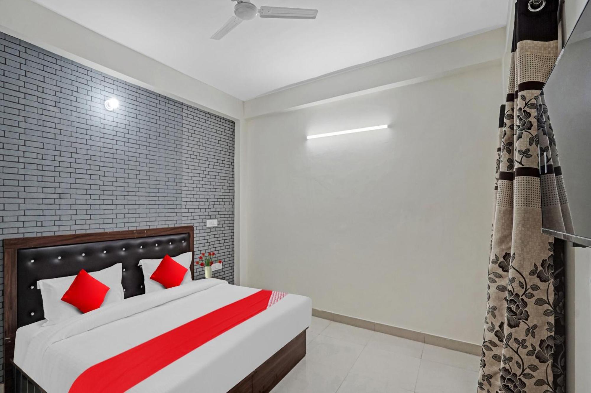 Hotel O Avs Hotel & Restaurant Noida Bagian luar foto