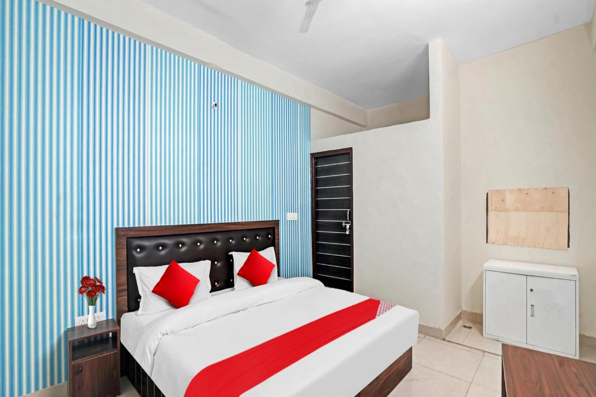 Hotel O Avs Hotel & Restaurant Noida Bagian luar foto